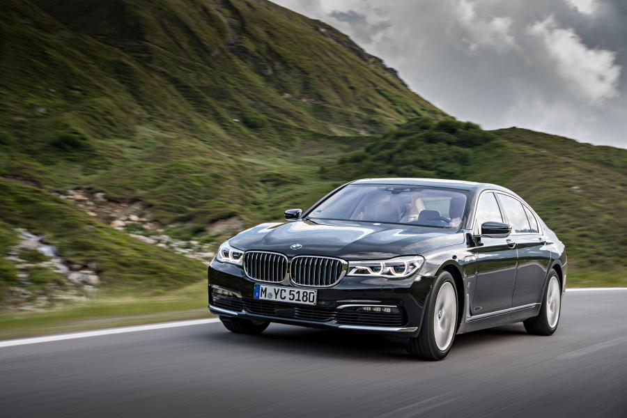  BMW 740Le xDrive (G12) 2015 года  (WW) (фото 25 из 41)